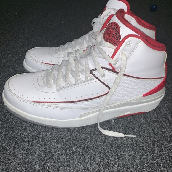 white and red 2s